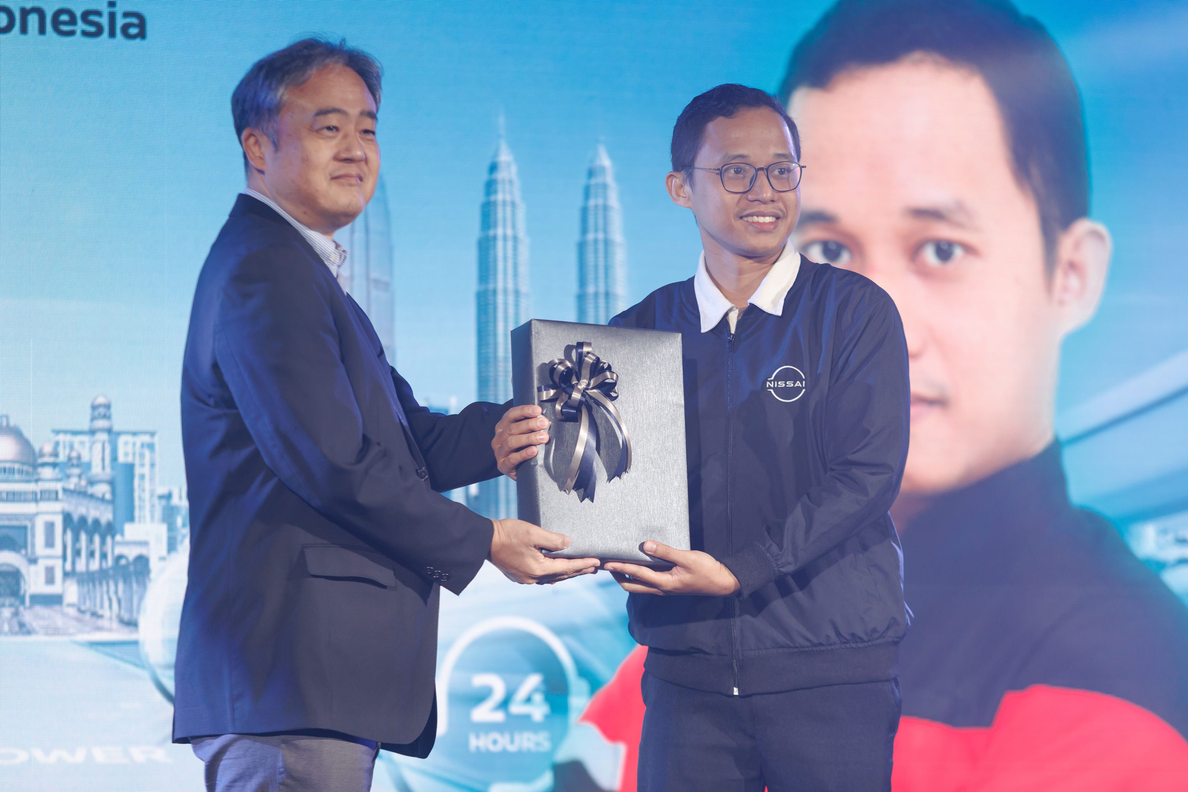 Teknisi Bengkel Resmi Nissan Indonesia Raih Runner-up Pertama di Ajang Kompetisi Teknisi Nissan Tingkat Asia Pasifik